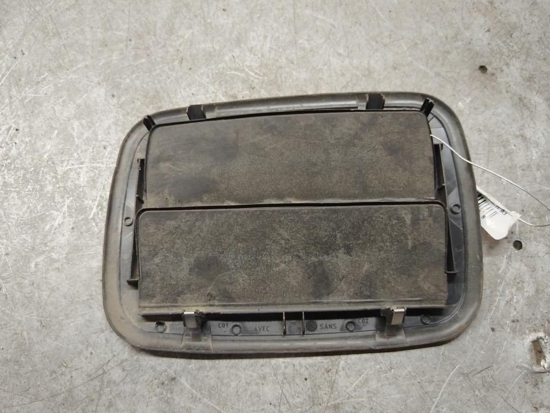 Решетка вентиляции кузова CJHM1D Citroen Xsara Picasso купить на авторазборке