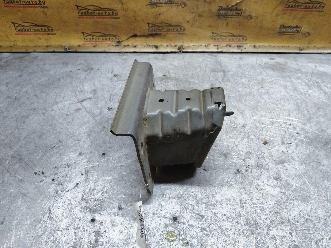 Кронштейн усилителя бампера переднего (Домик) J943O9 Toyota Corolla Verso купить в магазине запчастей бу