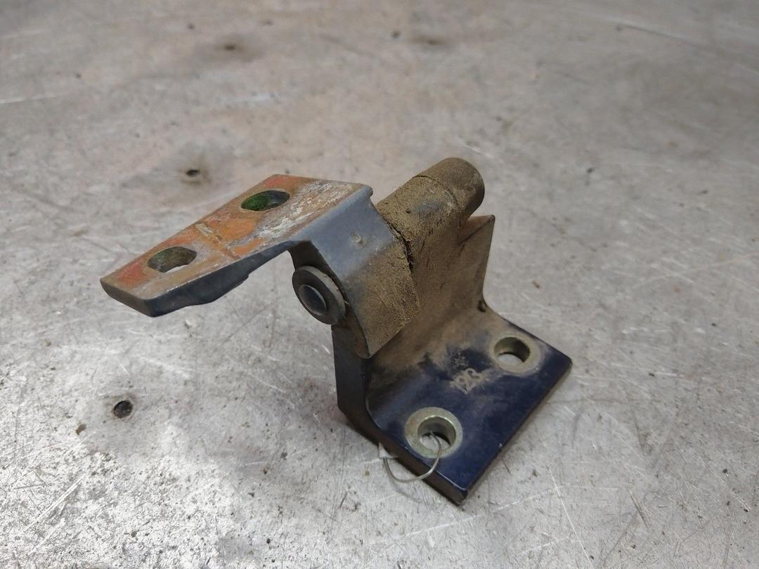 Петля двери задней левой IR7EQ9 Peugeot 406 купить