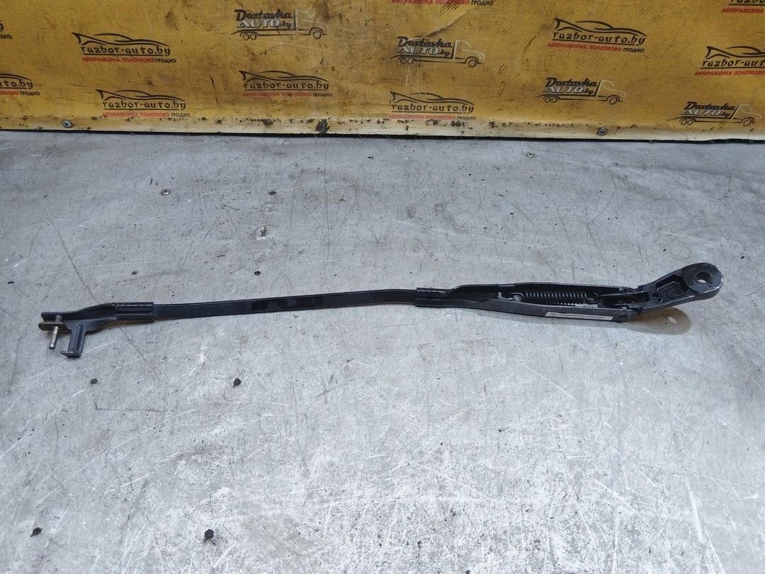 Щеткодержатель (поводок стеклоочистителя, дворник) 75R0I0 Volkswagen Passat купить