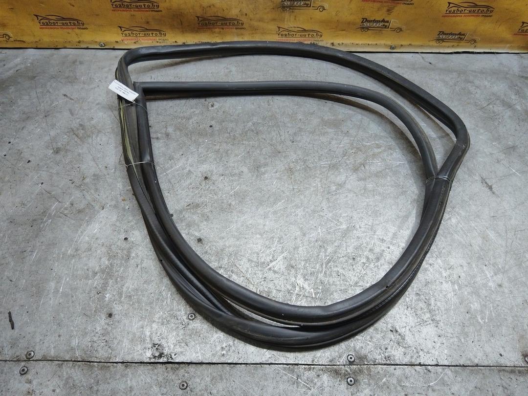 Уплотнитель двери передней правой X3ATRU Audi 100