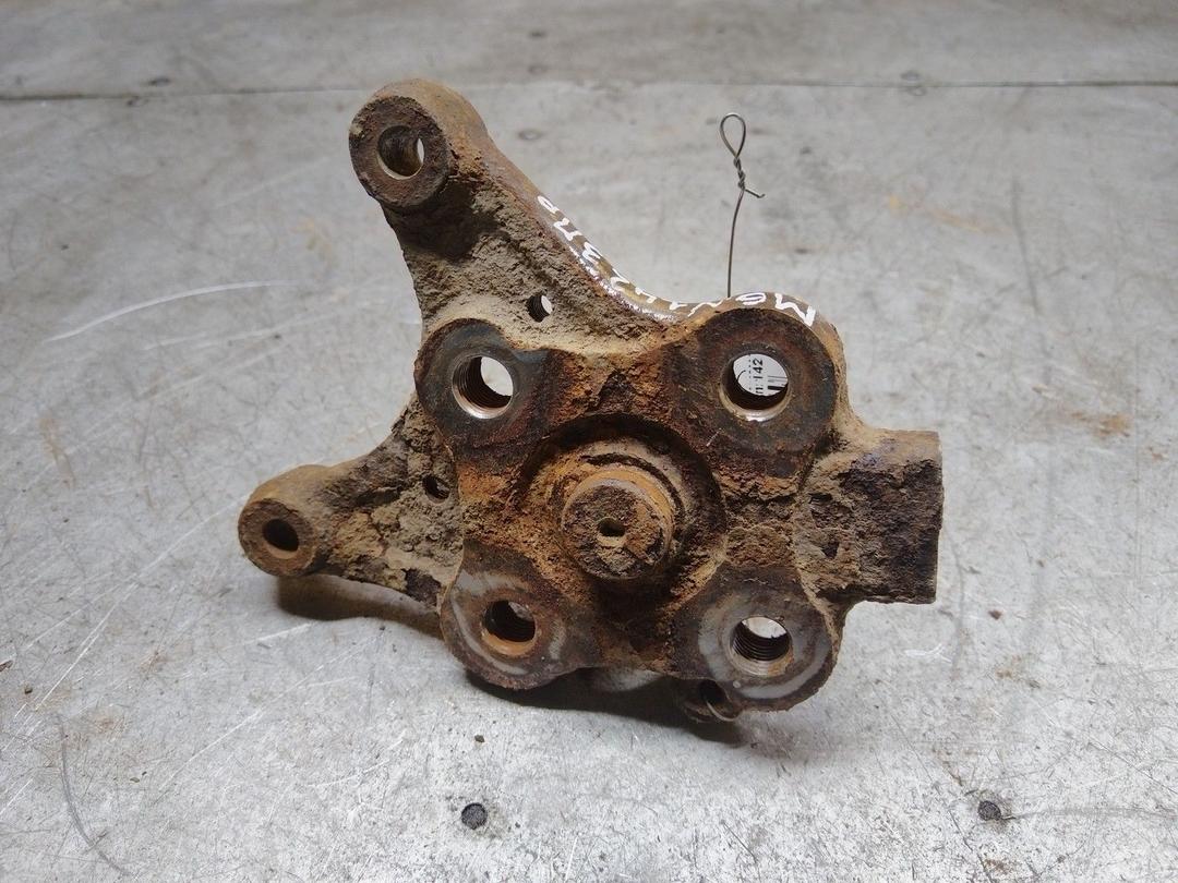 Цапфа задняя (ось ступицы) R8Y109 Mazda 6 - Фото 3