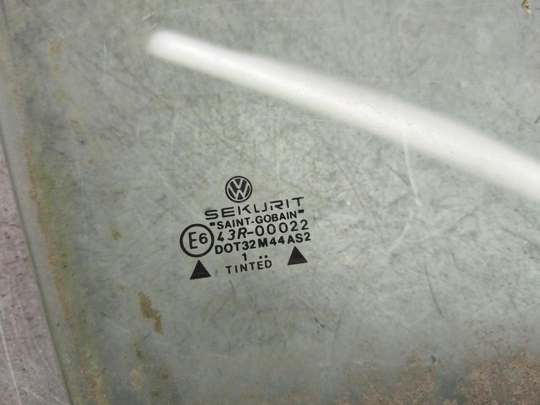Стекло двери передней правой GJJLFC Volkswagen Passat купить с доставкой