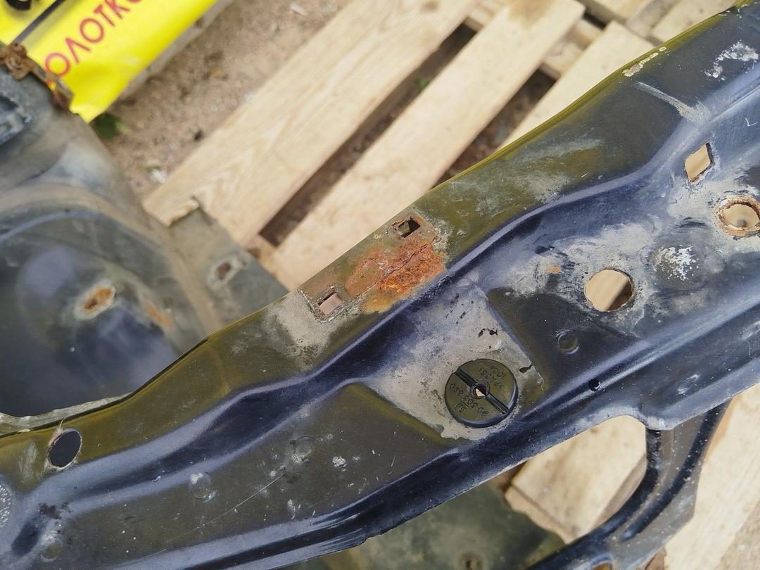 Передняя панель крепления облицовки (телевизор) M0T2J6 Opel Zafira купить на авторазборке