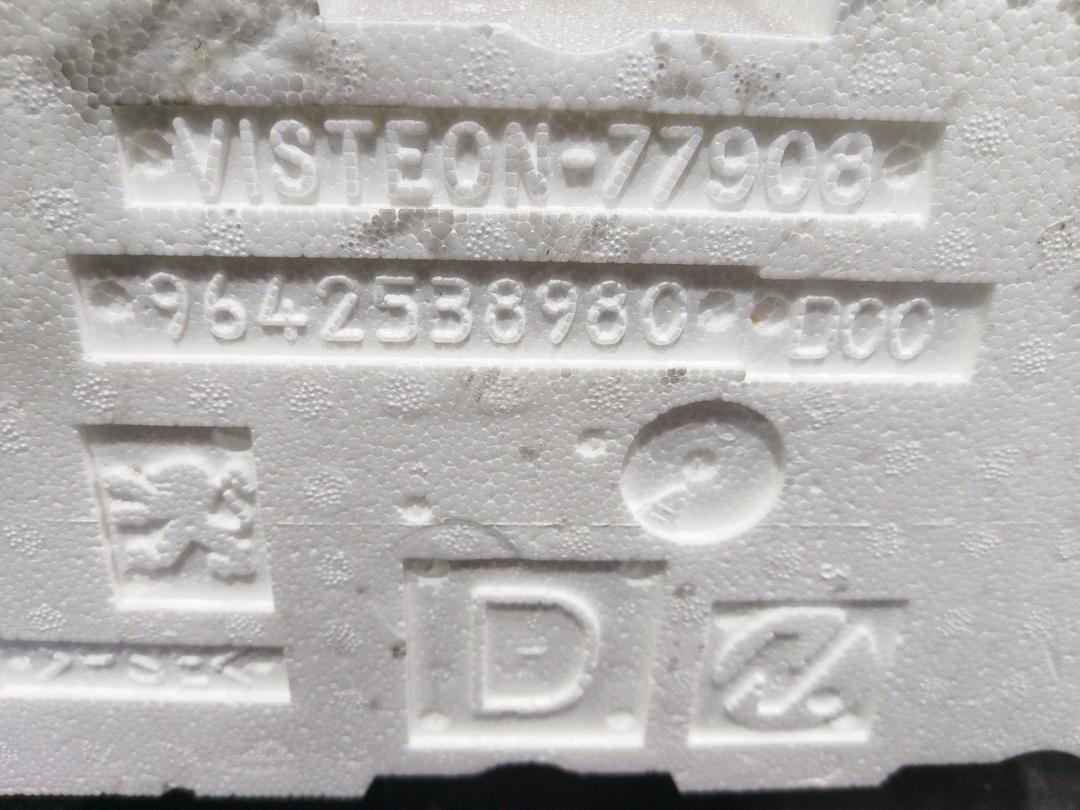 Обшивка двери передней правой (дверная карта) EFA43P Peugeot 206 купить на авторазборке