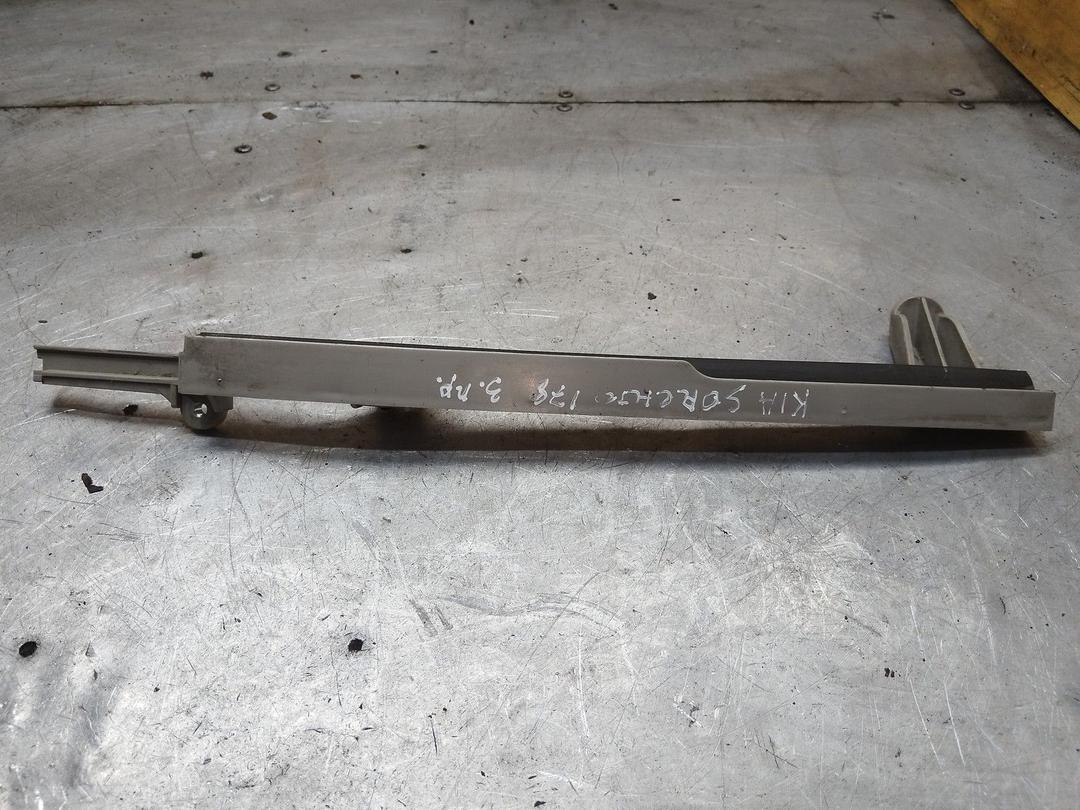 Направляющая стекла MI3TL8 Kia Sorento - Фото 1