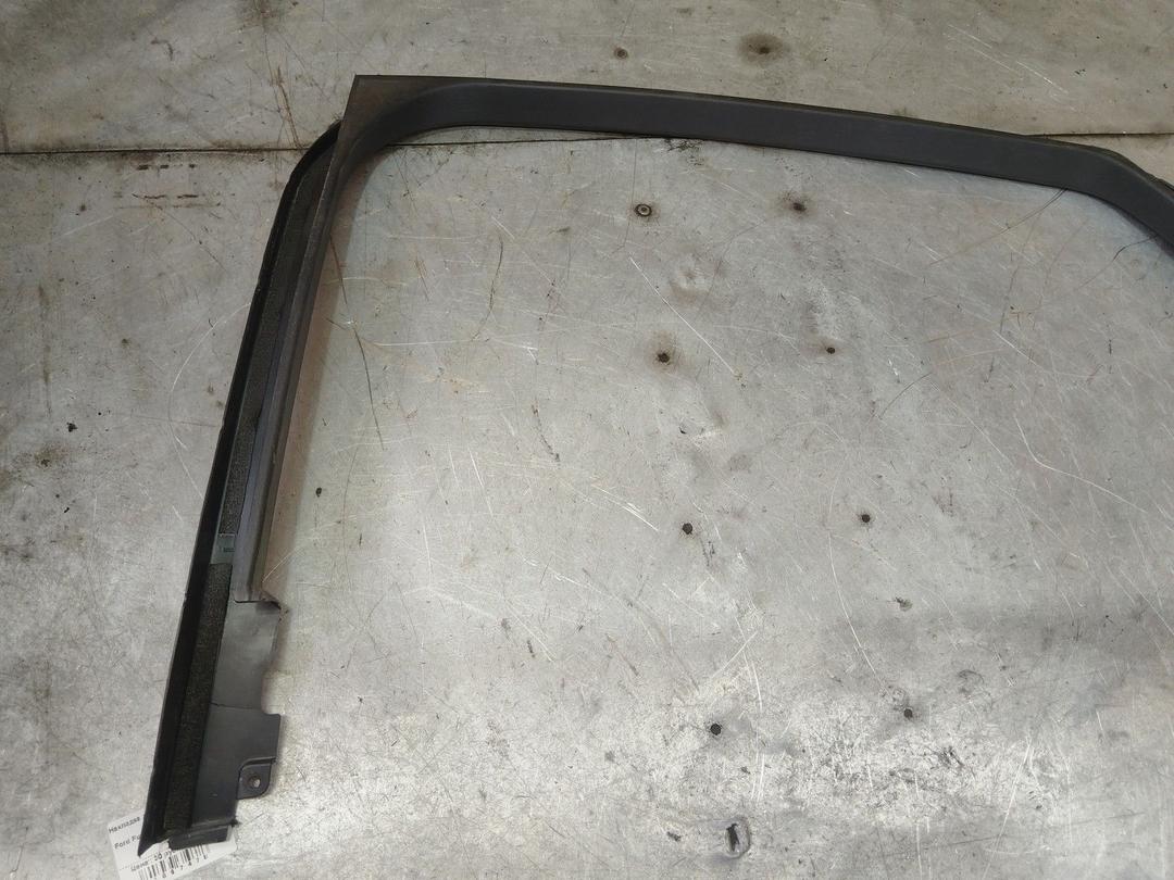 Накладка двери задней левой 4UWY1I Ford Fusion купить на авторазборке