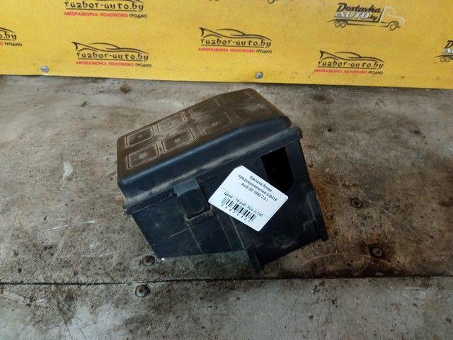 Крышка блока предохранителей XIB416 Audi 80