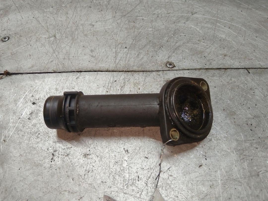 Корпус термостата 9X807O Volkswagen Passat - Фото 1