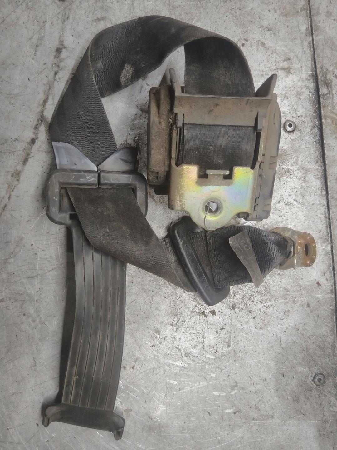 Ремень безопасности задний левый YJEN42 Audi 80 купить в магазине запчастей бу