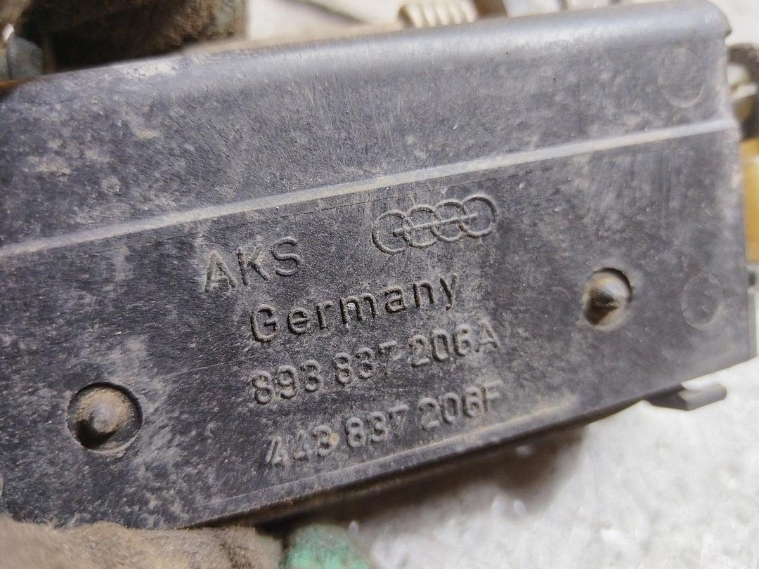 Ручка наружная передняя правая R6RHXD Audi 100 купить в магазине запчастей бу