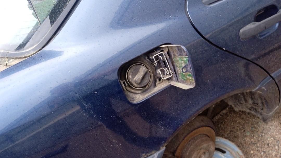 Крышка топливного бака J9C7IY Mercedes C W202