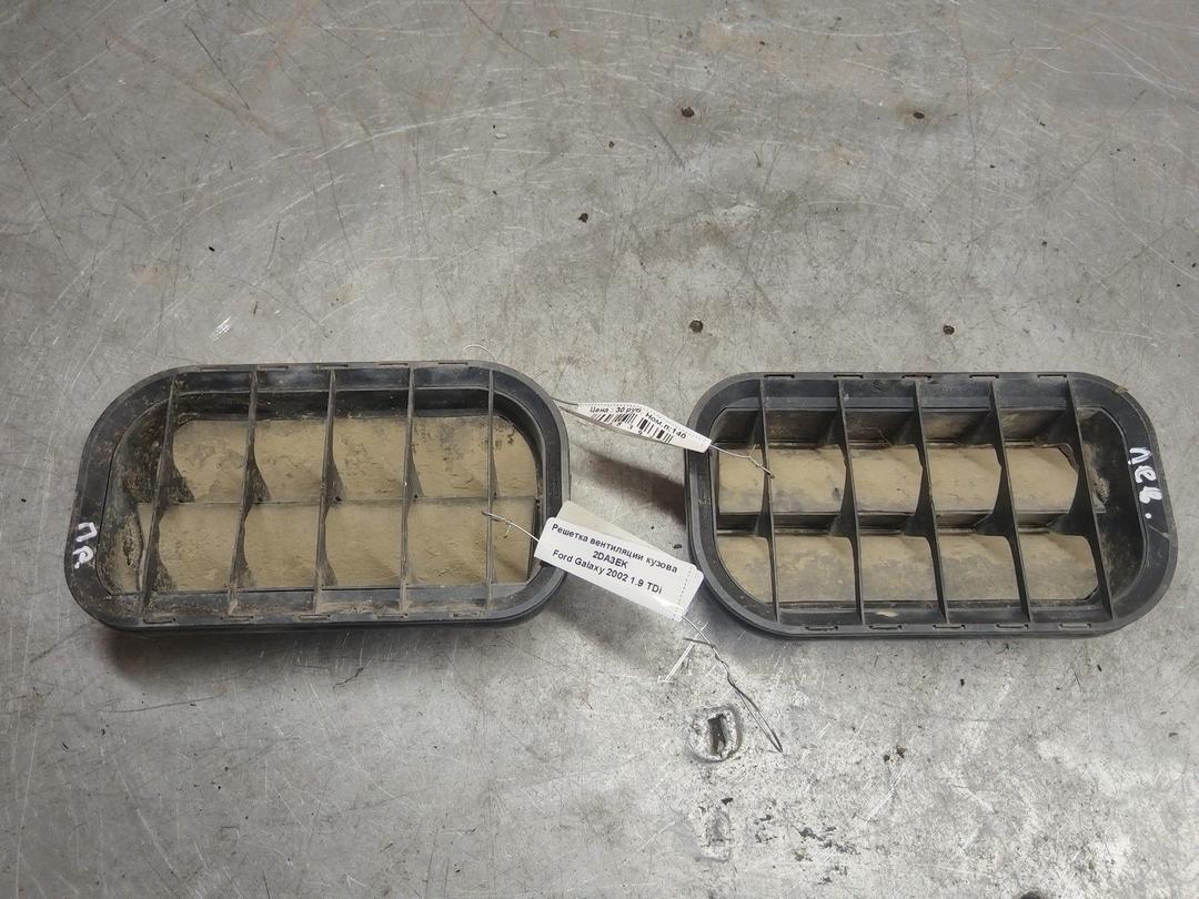 Решетка вентиляции кузова 2DA3EK Ford Galaxy - Фото 1
