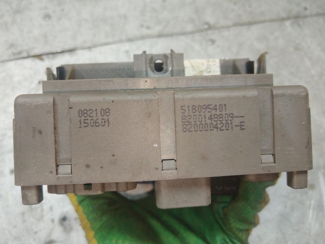 Блок предохранителей 7B5SO2 Renault Laguna undefined
