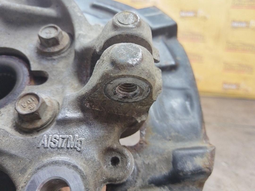 Кулак поворотный правый XE65ID Ford Fusion undefined