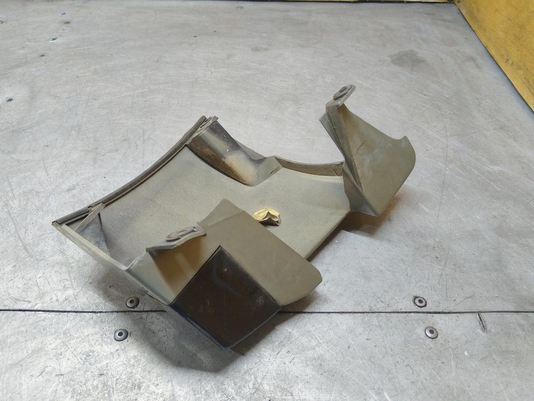 Накладка под фонарь левый NV1FZ1 Renault Scenic RX4 купить в магазине запчастей бу