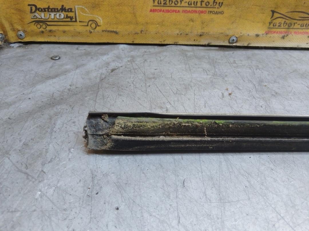 Молдинг стекла двери передней правой наружный 0A8ZZ3 Ford Mondeo купить на авторазборке