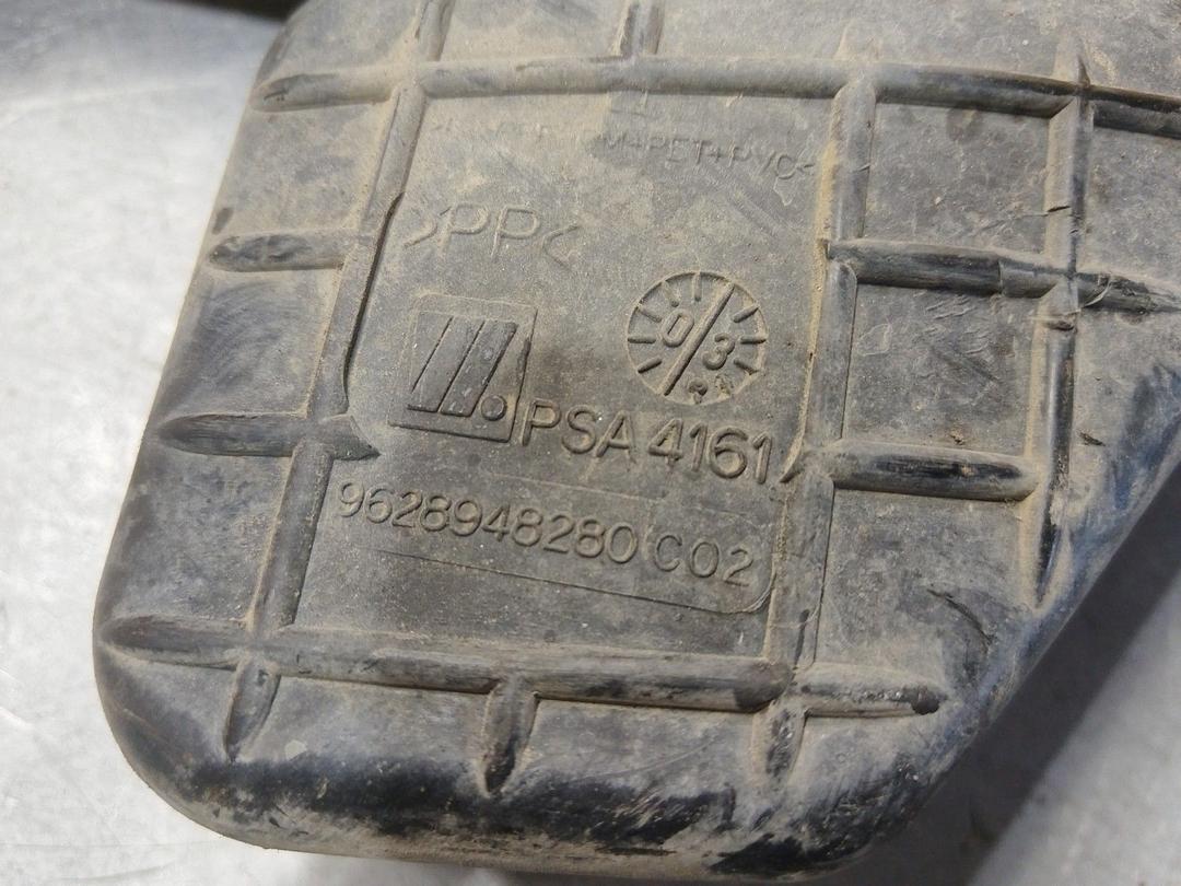 Воздухозаборник W3ZRFL Citroen C5 купить на авторазборке