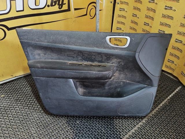 Обшивка двери передней левой (дверная карта) BD57VY Peugeot 307