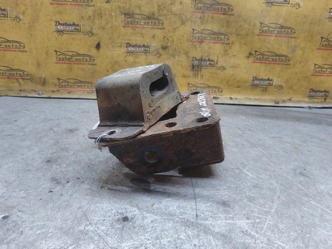 Кронштейн рессоры 443790 Renault Master