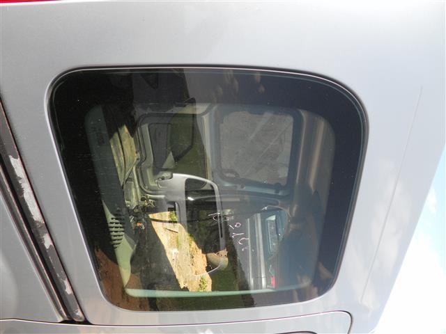 Стекло кузовное боковое правое E53EB0 Renault Kangoo