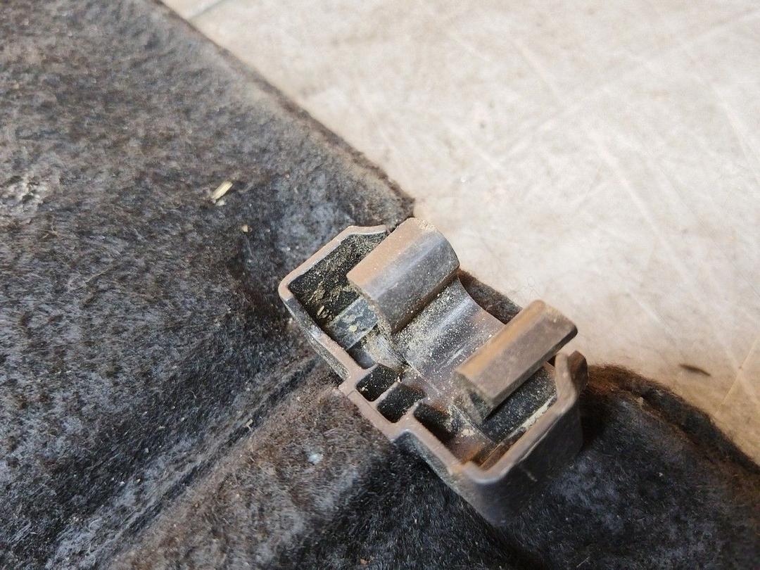 Полка багажника BDFF2W Peugeot 207 купить в магазине запчастей бу