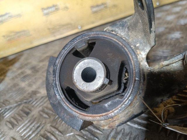 Подушка крепления КПП 4KQVBX Mazda Premacy - Фото 4