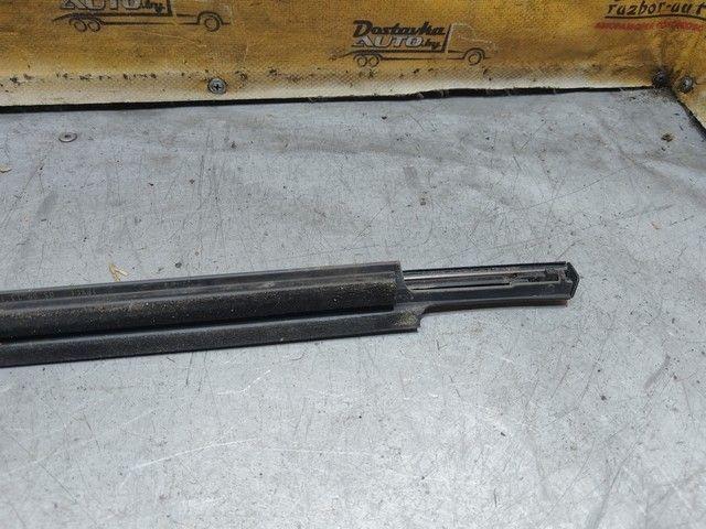 Молдинг стекла двери задней правой наружный UJ82QQ Toyota Avensis купить на авторазборке