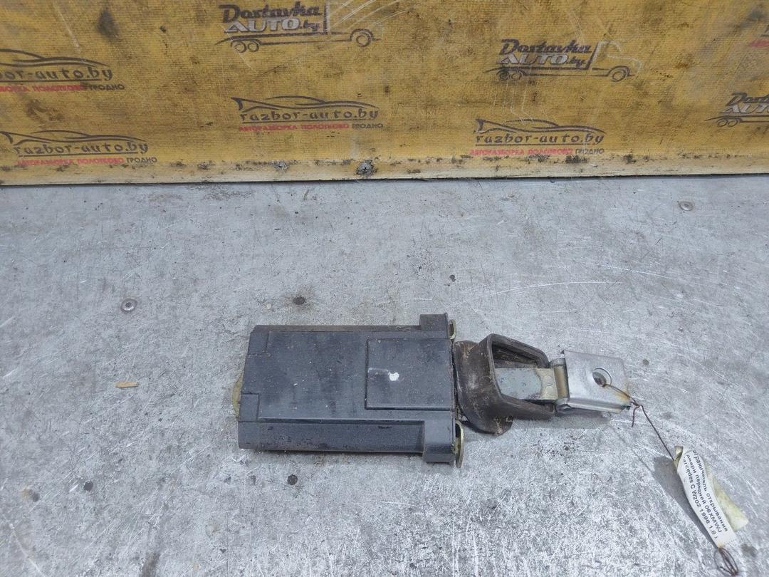 Ограничитель открывания двери передней 06XMWJ Mercedes C W202 купить