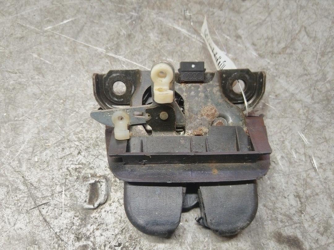 Замок багажника YZ2D56 Audi A6 купить