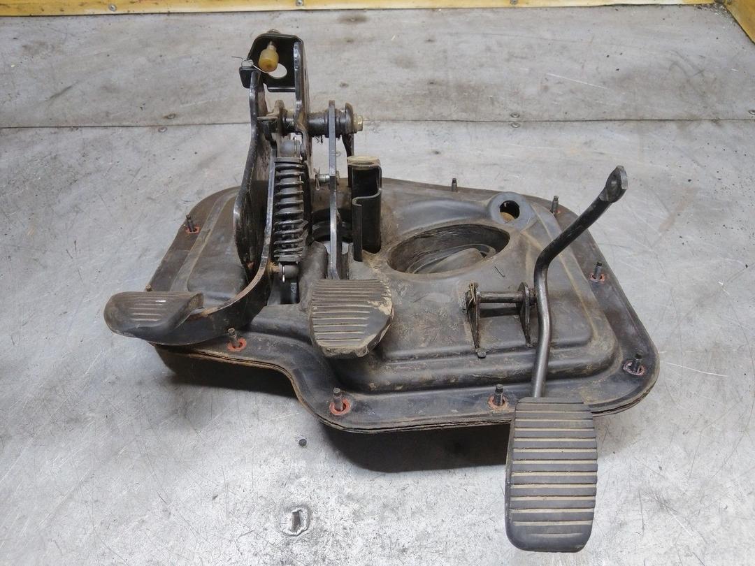 Узел педальный (блок педалей) D40DV5 Peugeot 806 купить в магазине запчастей бу