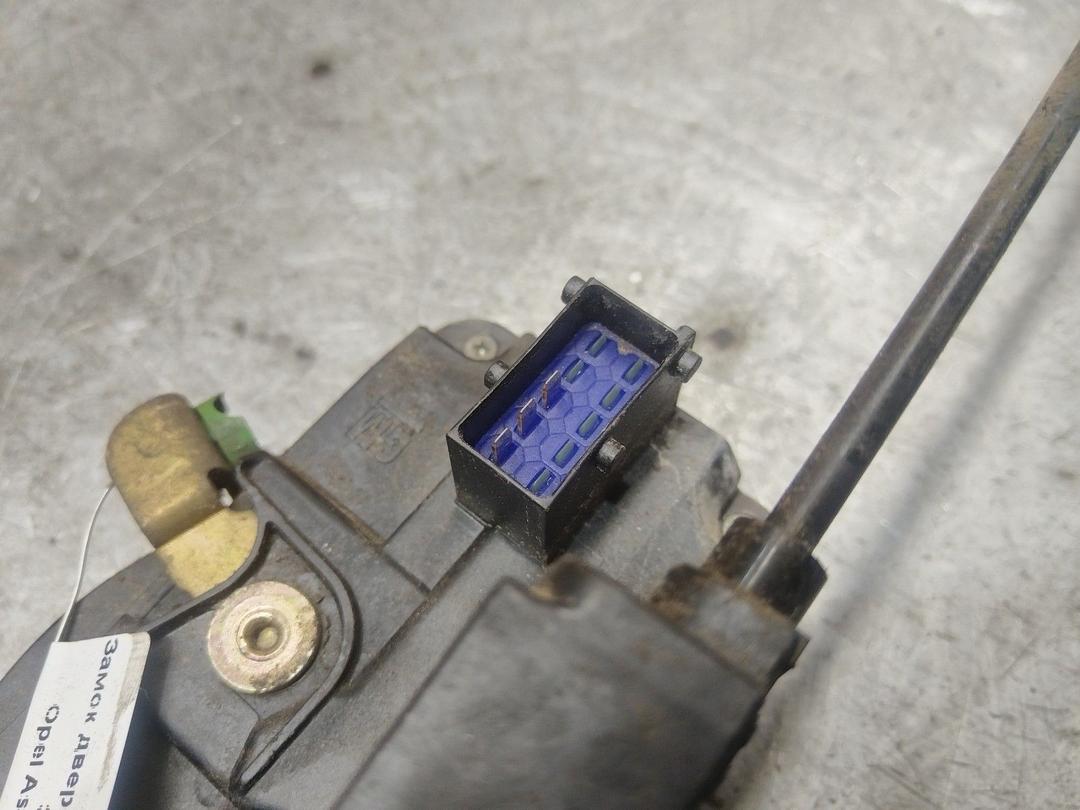 Замок двери передней правой 3OAWVT Opel Astra - Фото 4