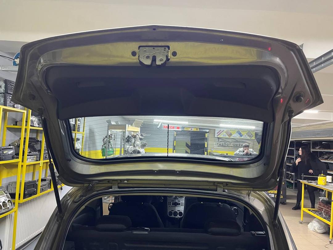 Амортизатор крышки багажника (3-5 двери) Y7SN4O Opel Corsa - Фото 1