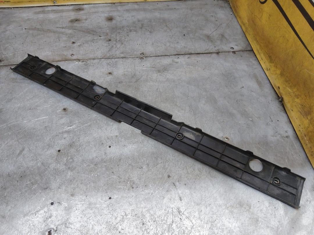  Накладка панели крепления облицовки (телевизора) 8ED95D Hyundai Trajet купить в магазине запчастей бу