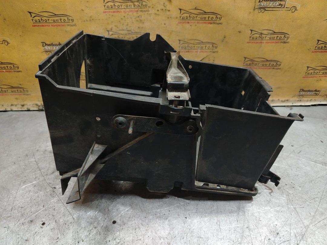 Кожух аккумулятора 55T5OB Volvo V50 - Фото 2