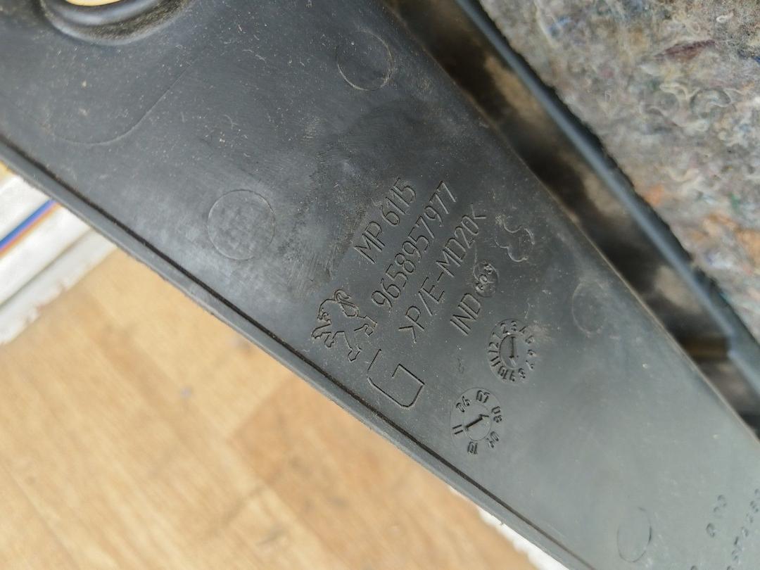 Пластик багажика PXUQ5J Peugeot 207 купить на авторазборке