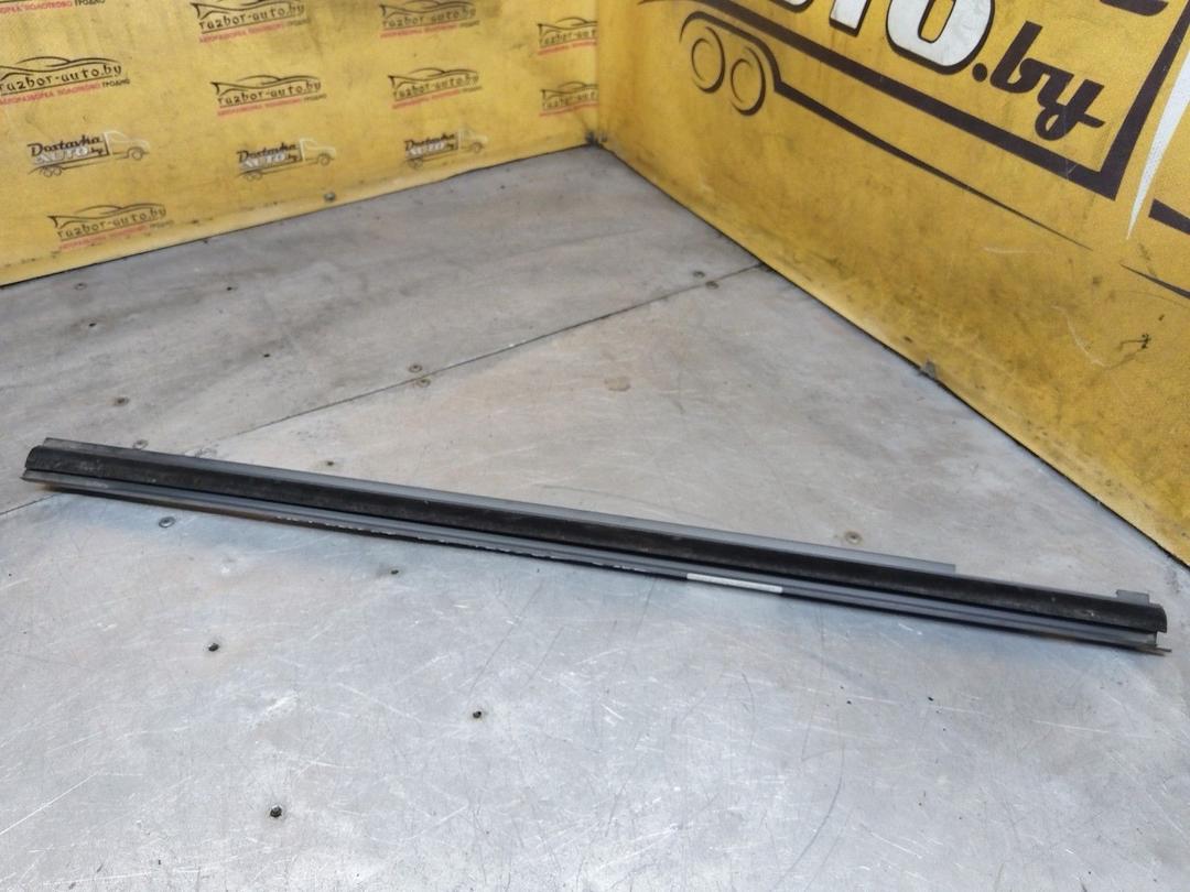 Молдинг стекла двери задней левой внутренний 4Q4D07 Volkswagen Passat купить с доставкой