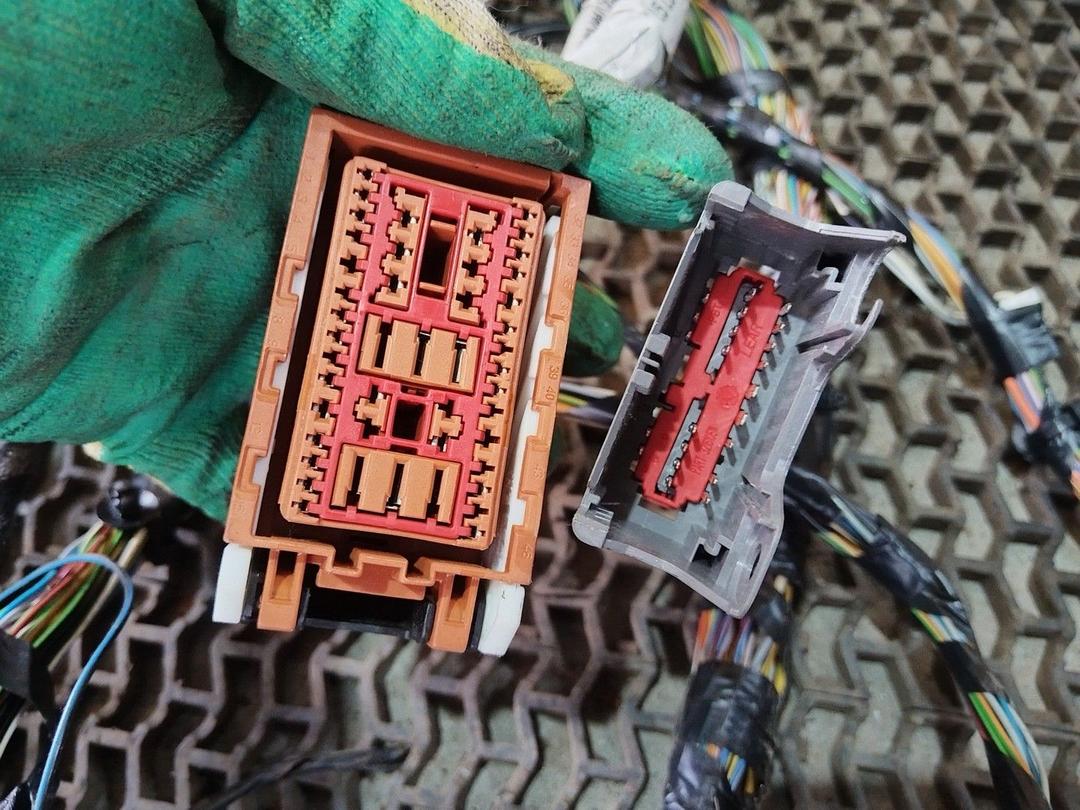 Проводка салона X8K98J Ford Focus - Фото 5