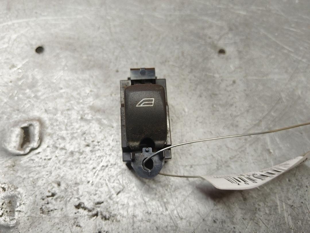 Кнопка стеклоподъемника заднего левого 3DNKW0 Volvo XC70