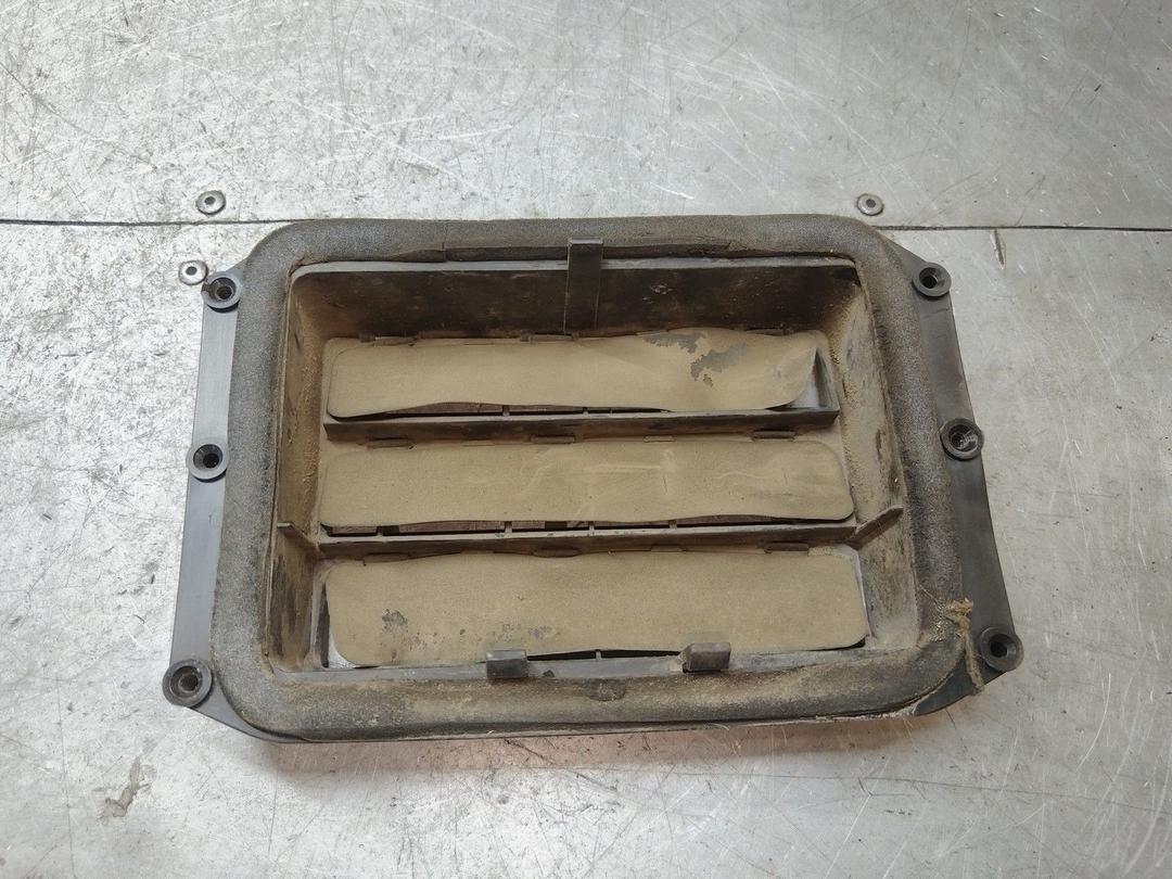 Решетка вентиляции кузова V666W3 Volvo V40