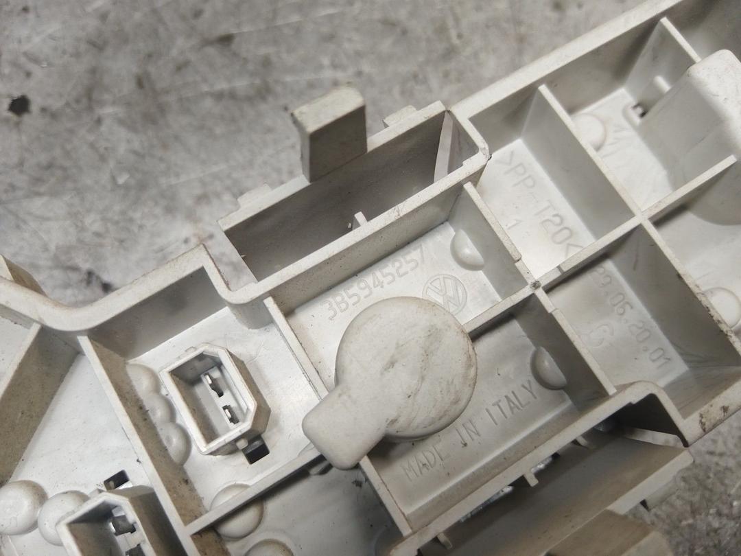 Панель (плата) фонаря заднего левого I0D8GZ Volkswagen Passat - Фото 3