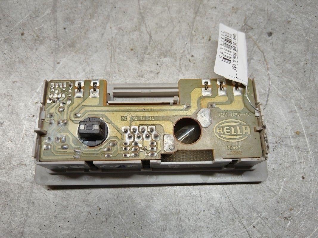 Фонарь салона (плафон) 4DFS9V Volkswagen Golf купить