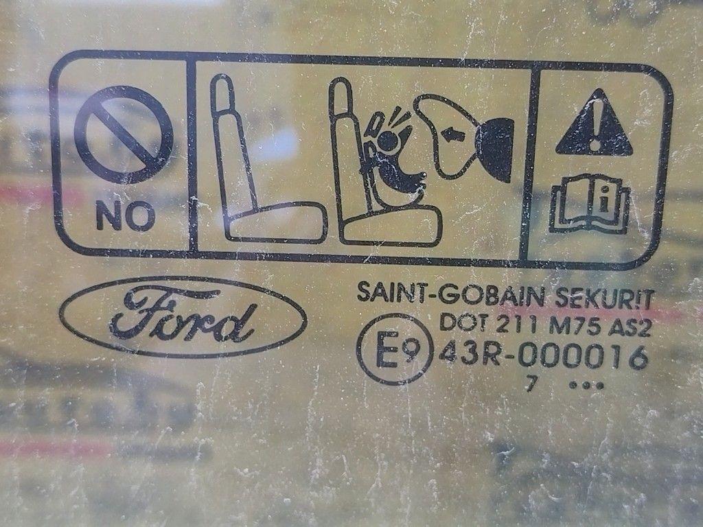 Стекло двери передней правой YCMD51 Ford Focus - Фото 2