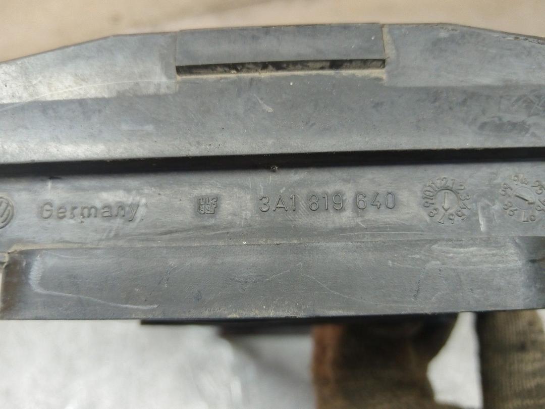 Корпус салонного фильтра CAJENC Volkswagen Passat купить в магазине запчастей бу