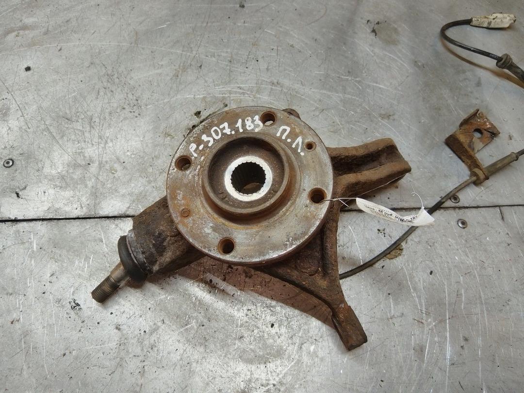 Кулак поворотный левый J9L1LU Peugeot 307