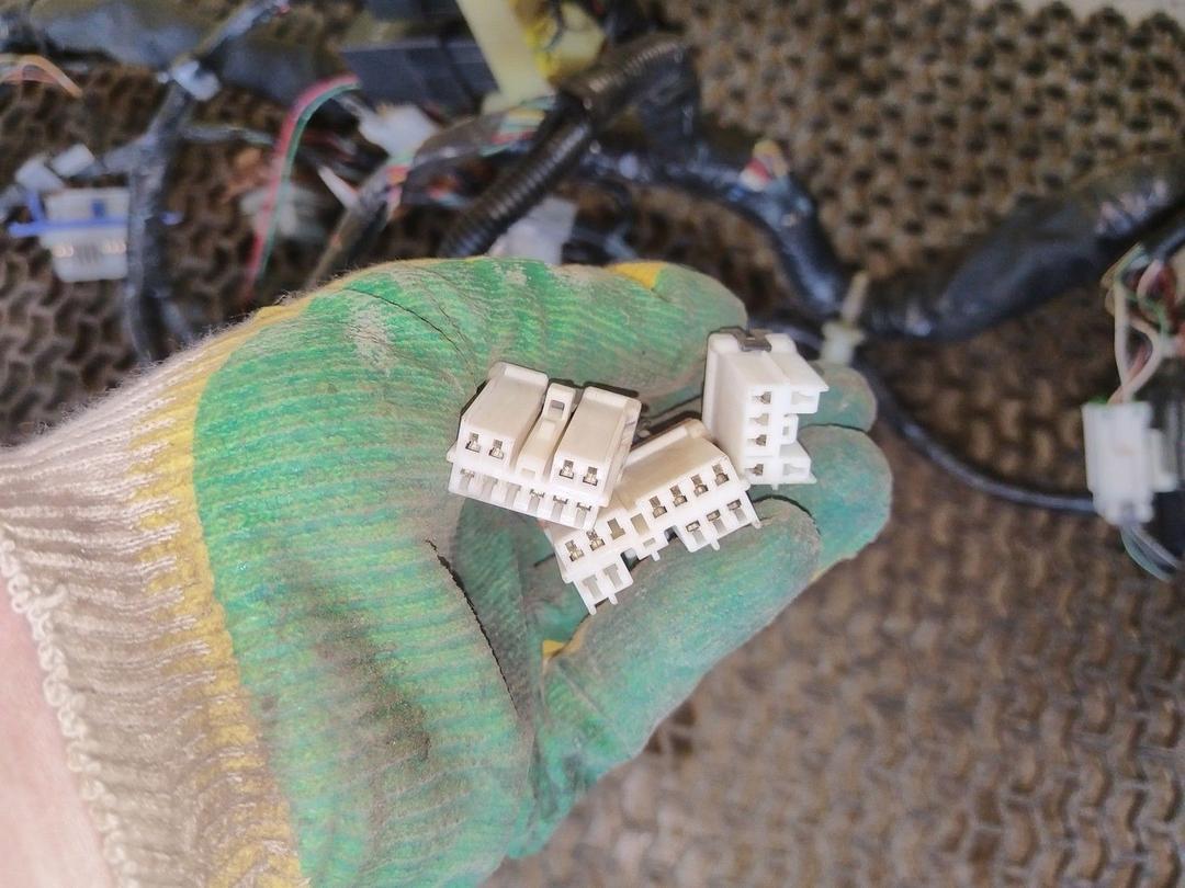 Проводка салона HUC767 Mitsubishi Carisma - Фото 17