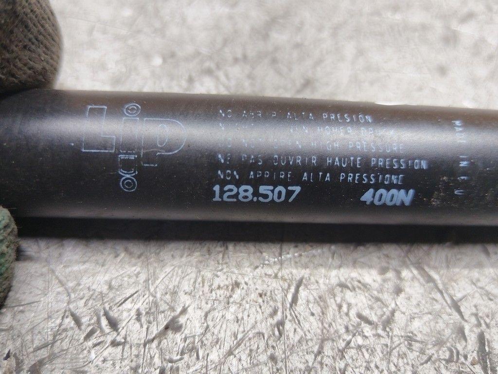 Амортизатор крышки багажника (3-5 двери) 57RYMH Mercedes A W168 - Фото 4