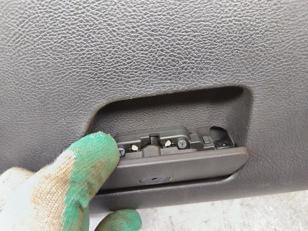 Бардачок HS3MG4 Ford Fusion купить в магазине запчастей бу