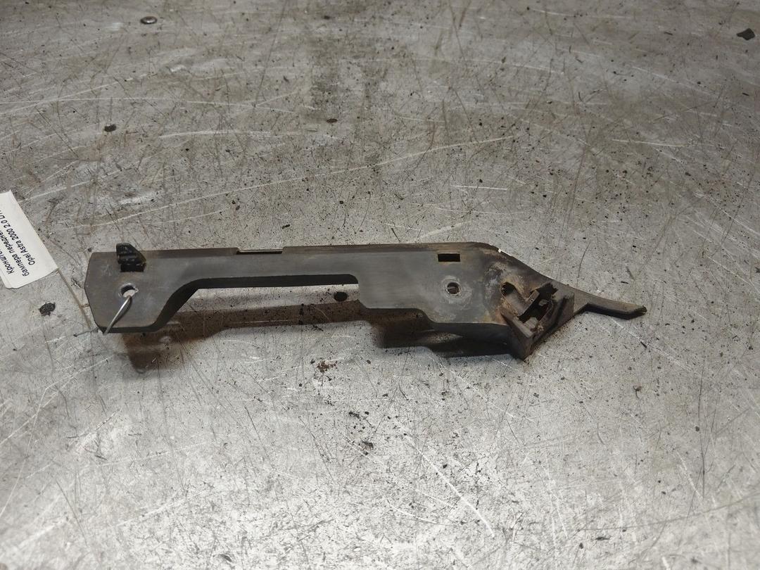 Кронштейн крепления бампера переднего Y65OVX Opel Astra