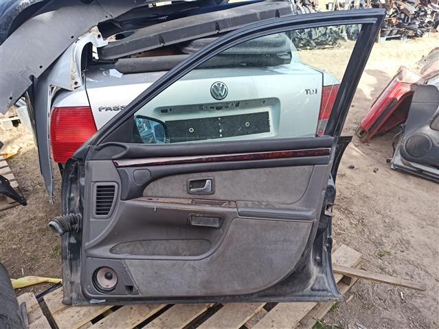 Замок двери передней правой B7D059 Audi A8